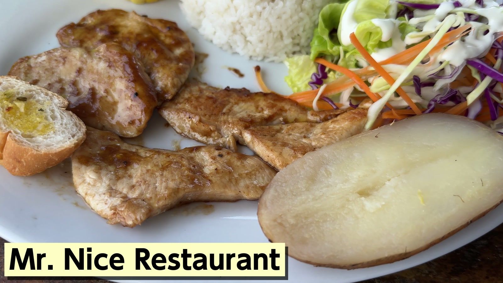 Mr. Nice Restaurant のチキンの鶏むね肉の BBQ