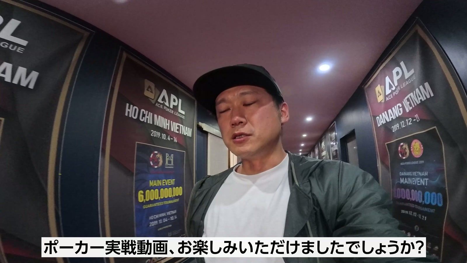 2ACE POKER MANILA の店内。ホーチミンやダナンの APL（アジアン・ポーカー・リーグ）のポスター